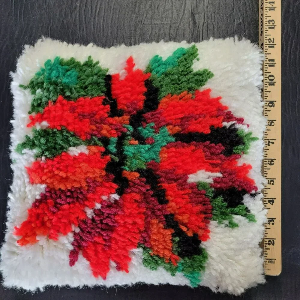Handmade Latch Hook Throw Pillow White Red‎ Green Poinsettia Christmas 12x12